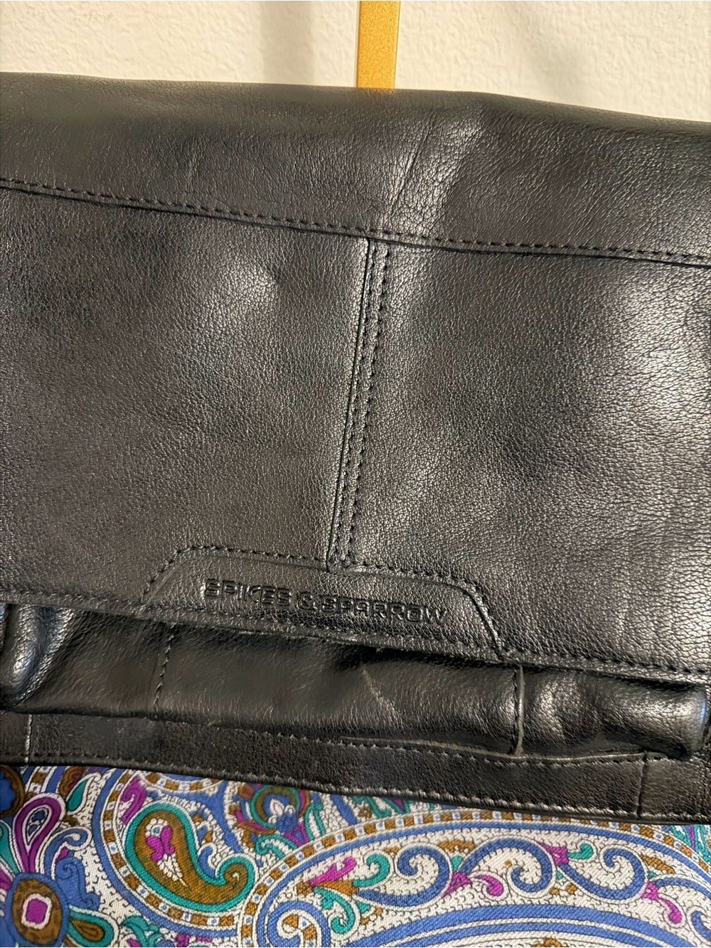 Spikes & Sparrow crossbody shoulder bag features genuine leather - Picture 3 of 7